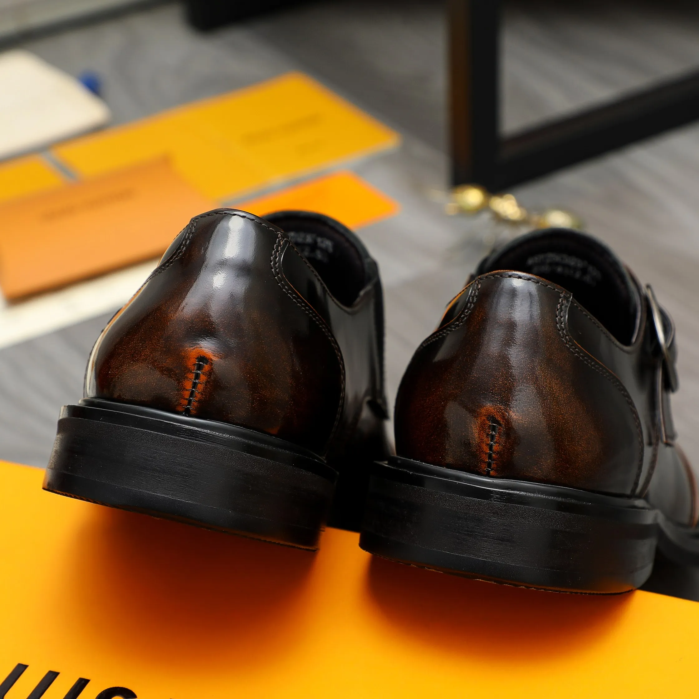 Men's men's shoes💰580 Product trademark: LV "Louis Vuitton" business buckle slip-on leather shoes Regular size: 37-46 Product material: Selected high-quality pearlescent polished cowhide leather upper, pigskin lining, rubber outsole